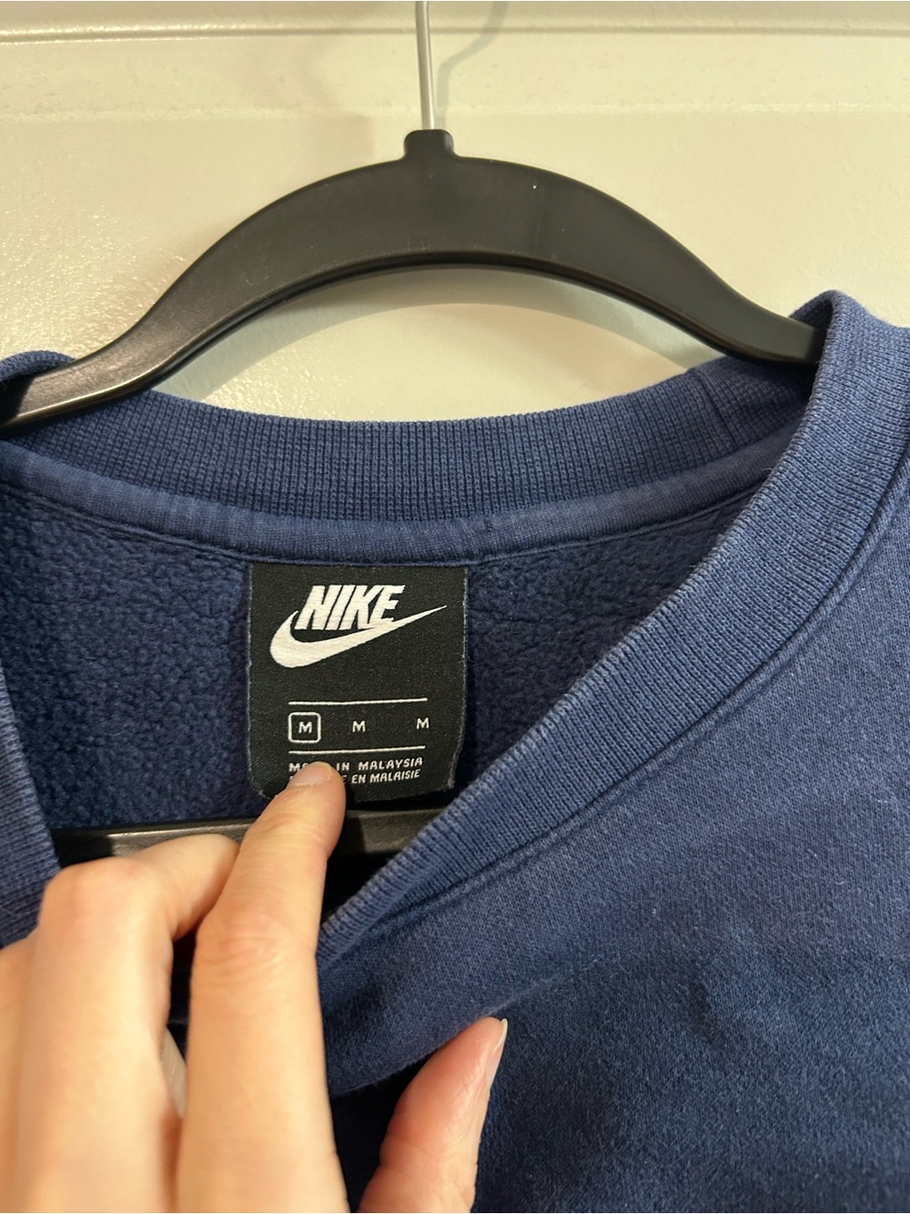 Nike Men's Navy Blue Crewneck Sweatshirt with White Logo - Picture 3 of 5